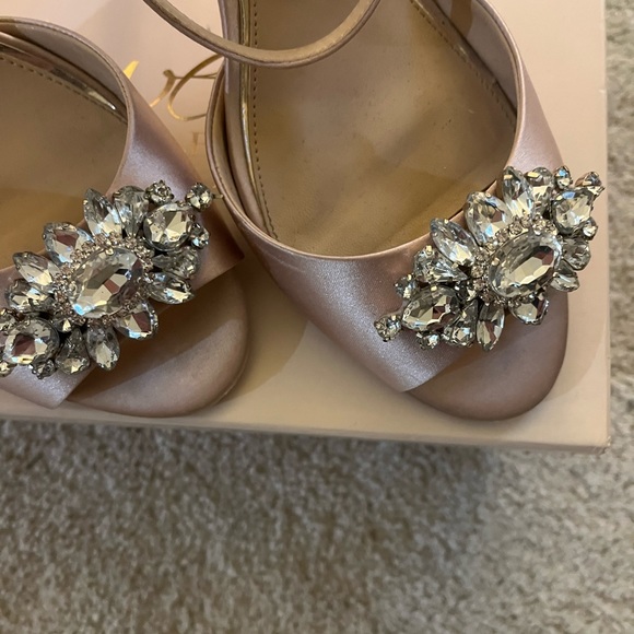 Badgley Mischka Jewel heels! - Picture 3 of 10